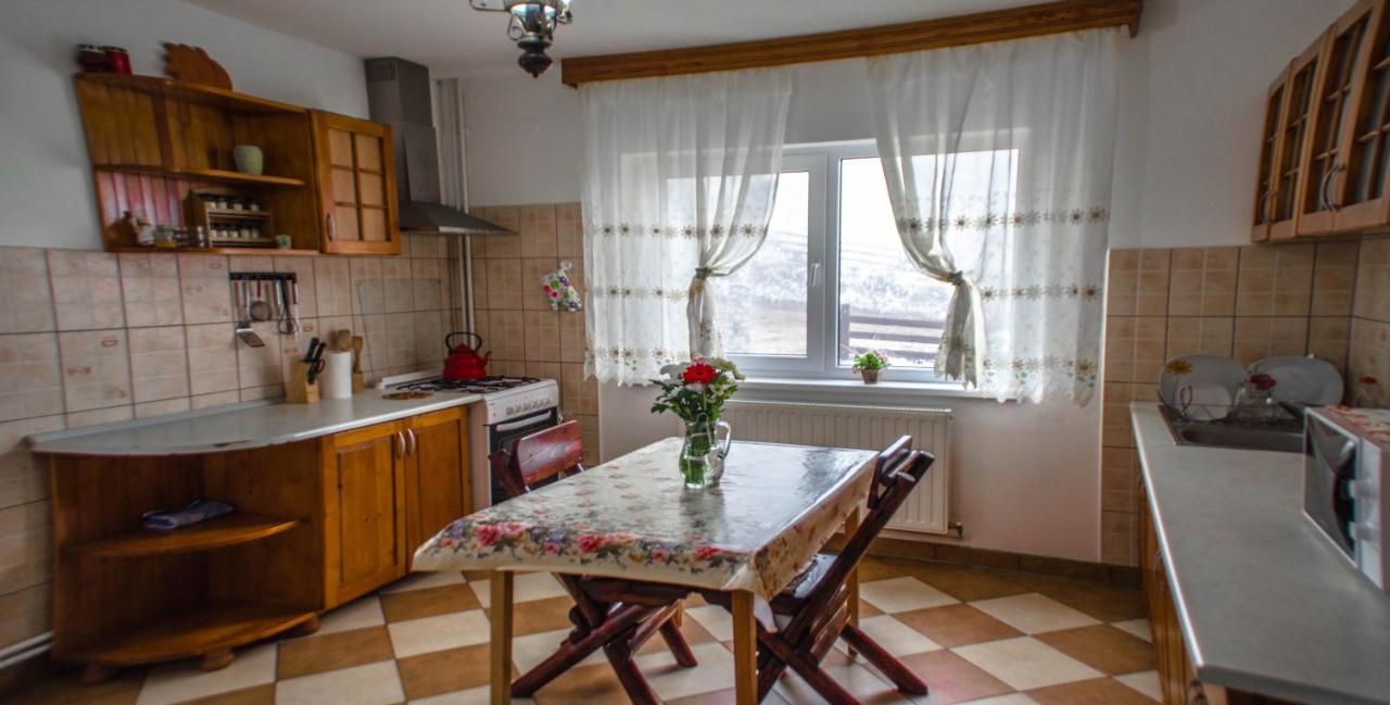 Pensiunea Poienita Ursului Fundata Esterno foto